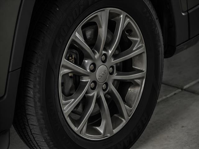 used 2020 Jeep Cherokee car, priced at $20,495