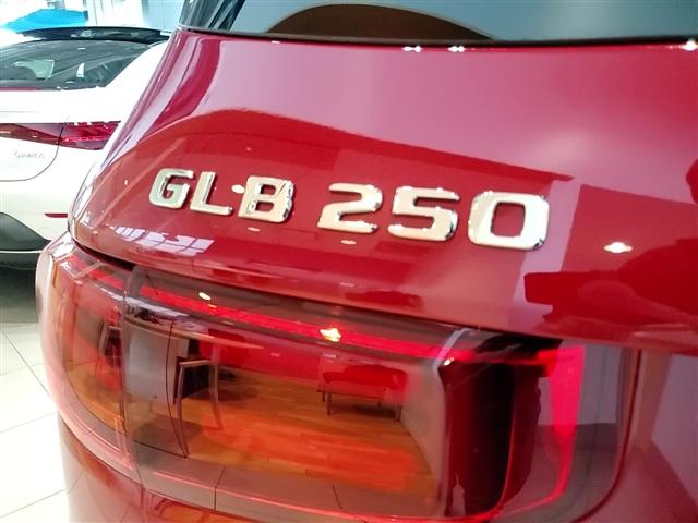 new 2024 Mercedes-Benz GLB 250 car, priced at $56,230