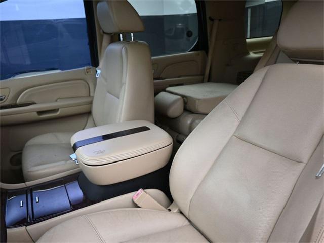 used 2009 Cadillac Escalade Hybrid car, priced at $13,998