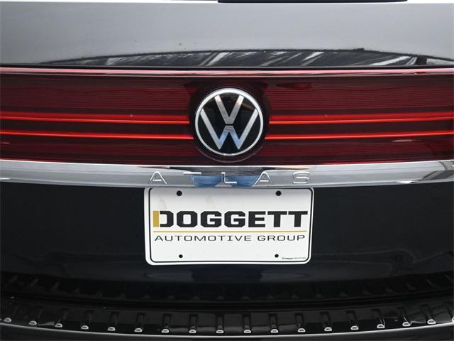 new 2025 Volkswagen Atlas car, priced at $43,142