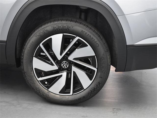 new 2024 Volkswagen Atlas car, priced at $41,063