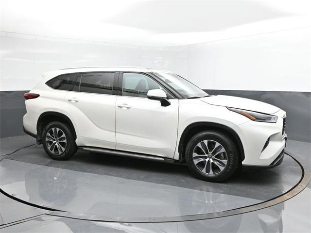 used 2021 Toyota Highlander car, priced at $27,513