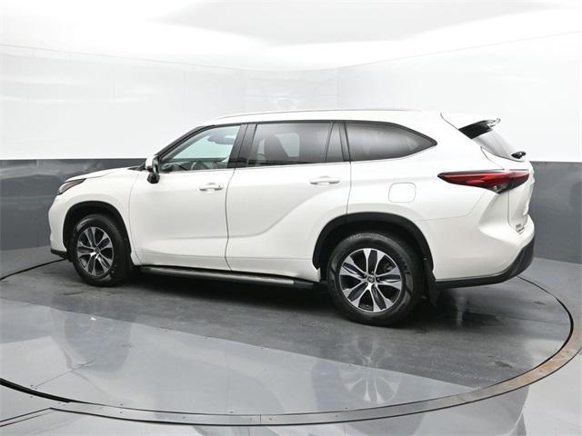 used 2021 Toyota Highlander car, priced at $27,513