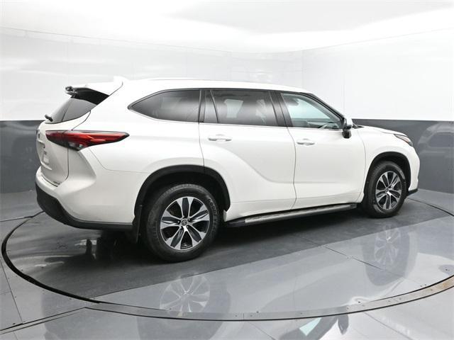 used 2021 Toyota Highlander car, priced at $27,513