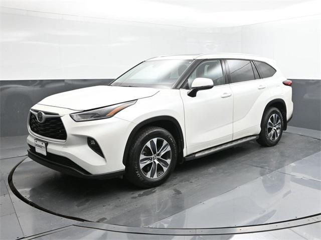 used 2021 Toyota Highlander car, priced at $27,513