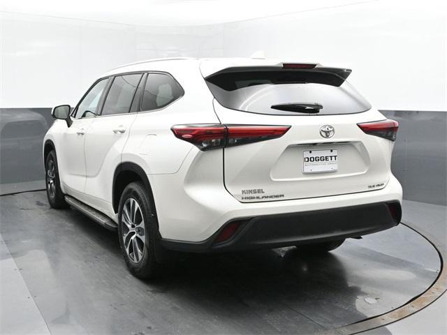 used 2021 Toyota Highlander car, priced at $27,513