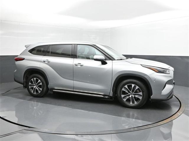 used 2022 Toyota Highlander car, priced at $30,611