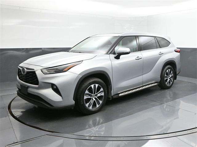 used 2022 Toyota Highlander car, priced at $30,611