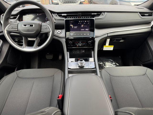 new 2025 Jeep Grand Cherokee car, priced at $40,050