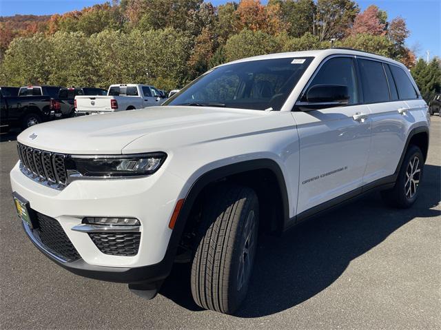 new 2025 Jeep Grand Cherokee car, priced at $44,215