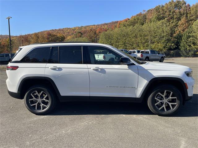 new 2025 Jeep Grand Cherokee car, priced at $44,215