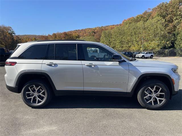 new 2025 Jeep Grand Cherokee car, priced at $46,810