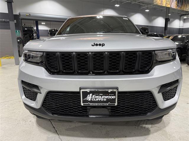 new 2025 Jeep Grand Cherokee car, priced at $44,675