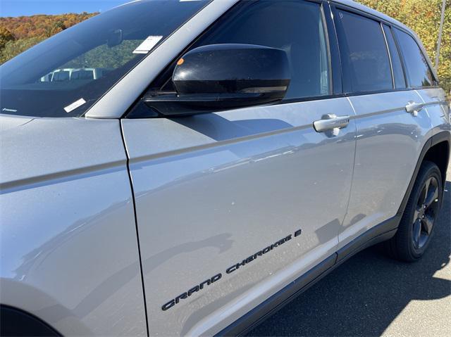 new 2025 Jeep Grand Cherokee car, priced at $47,100