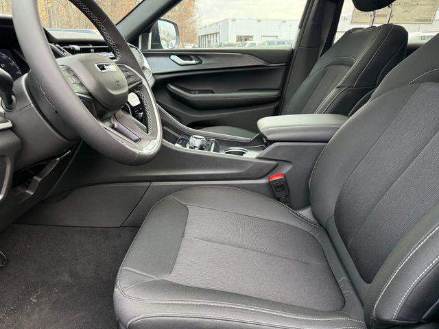 new 2025 Jeep Grand Cherokee car, priced at $39,455