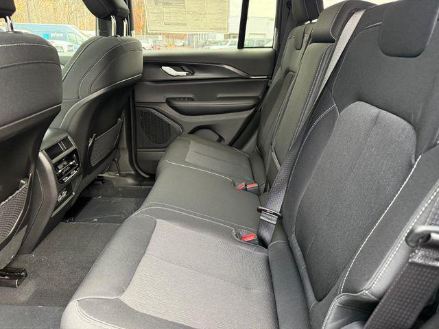 new 2025 Jeep Grand Cherokee car, priced at $40,050