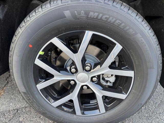 new 2025 Jeep Grand Cherokee car, priced at $47,685