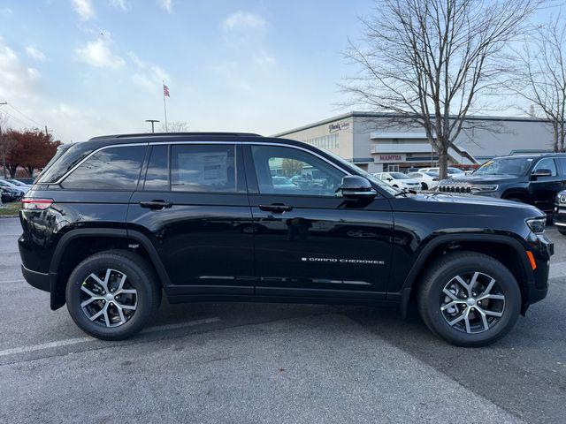 new 2025 Jeep Grand Cherokee car, priced at $47,685