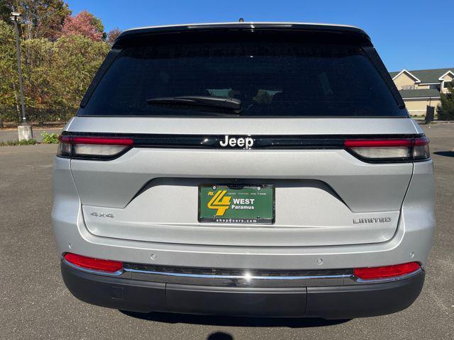 new 2025 Jeep Grand Cherokee car, priced at $49,010