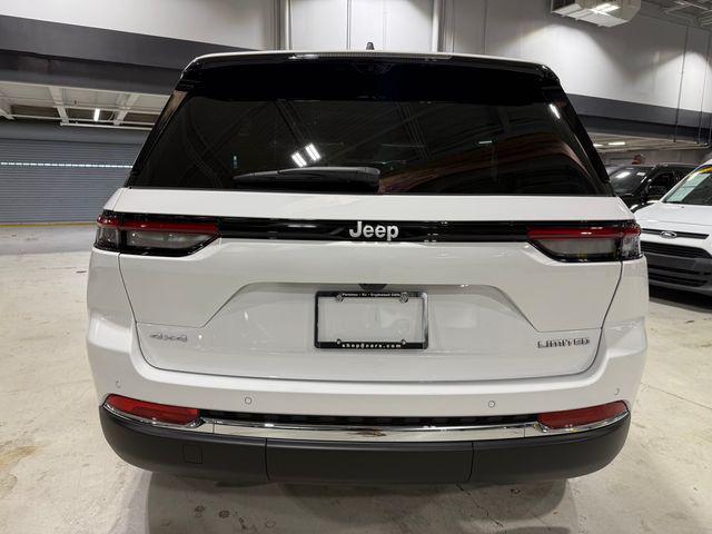 new 2025 Jeep Grand Cherokee car, priced at $50,015