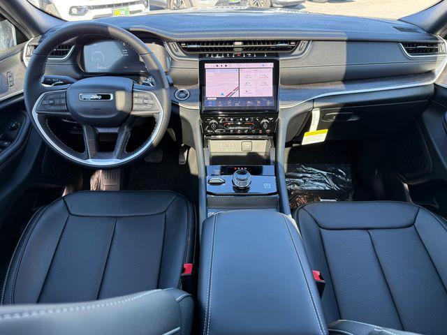 new 2025 Jeep Grand Cherokee car, priced at $50,015