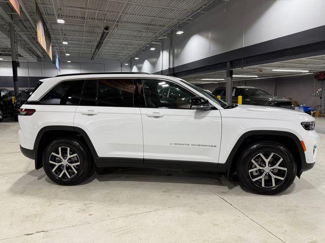 new 2025 Jeep Grand Cherokee car, priced at $50,015