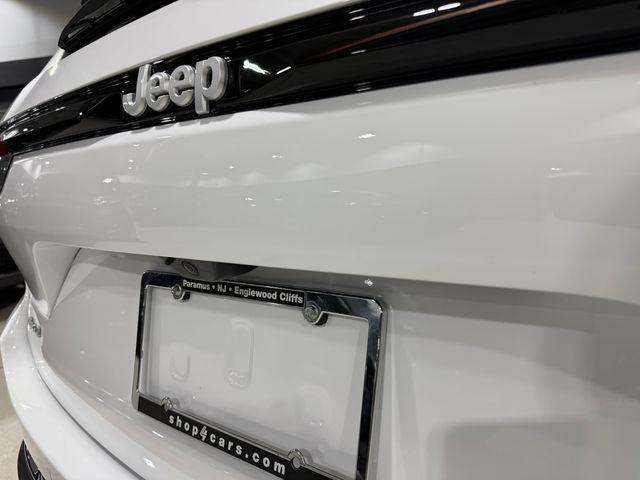 new 2025 Jeep Grand Cherokee car, priced at $50,015