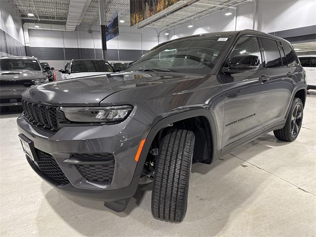 new 2025 Jeep Grand Cherokee car, priced at $44,675