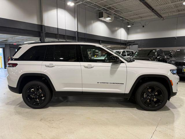 new 2025 Jeep Grand Cherokee car, priced at $48,775