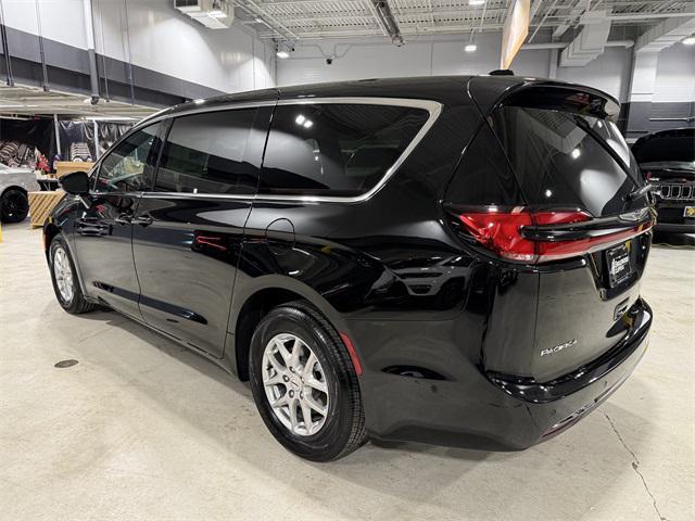 new 2025 Chrysler Pacifica car, priced at $41,925