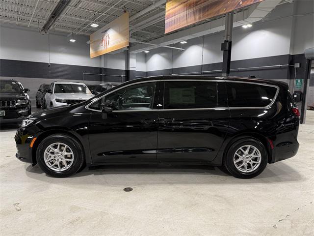 new 2025 Chrysler Pacifica car, priced at $41,925