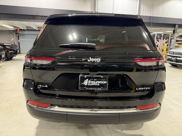 new 2025 Jeep Grand Cherokee car, priced at $44,670