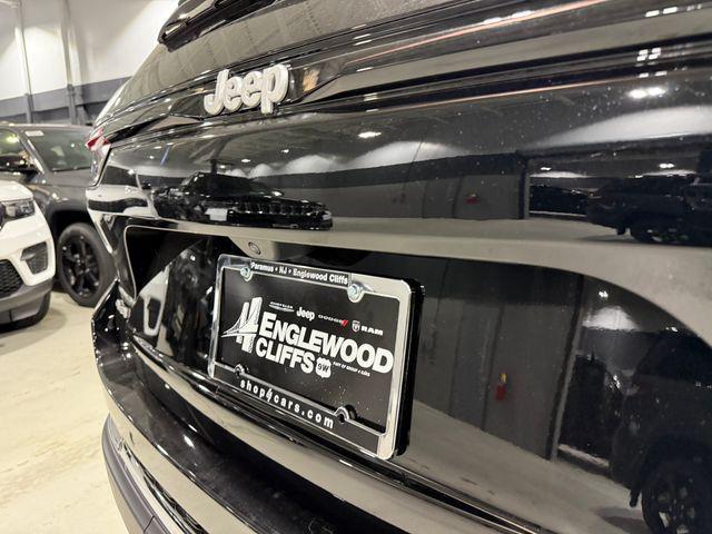 new 2025 Jeep Grand Cherokee car, priced at $44,670