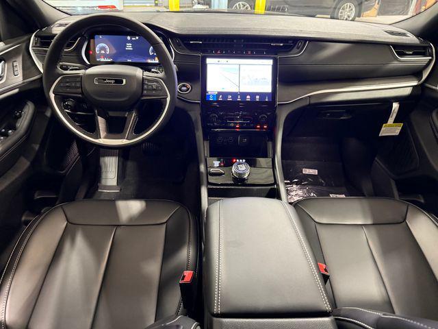new 2025 Jeep Grand Cherokee car, priced at $44,670
