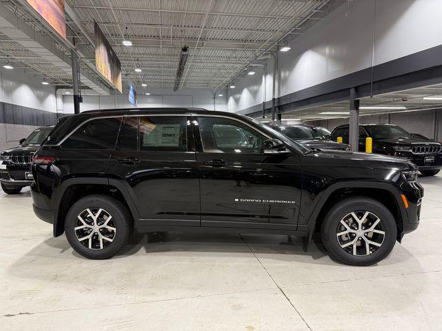 new 2025 Jeep Grand Cherokee car, priced at $44,670