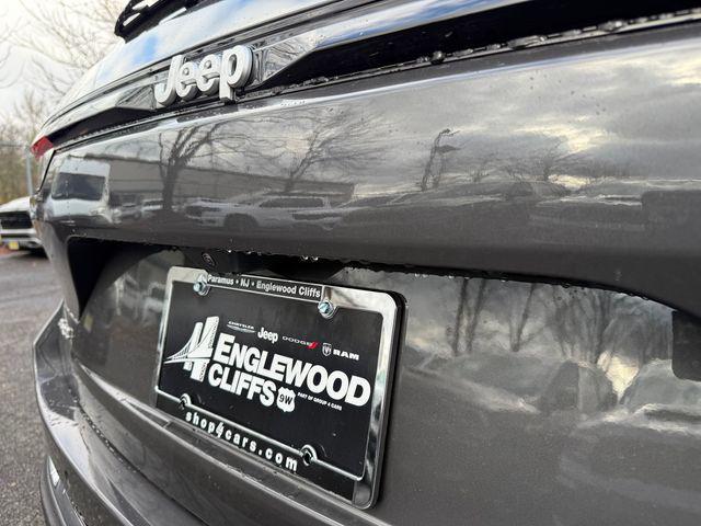 new 2025 Jeep Grand Cherokee car, priced at $40,050