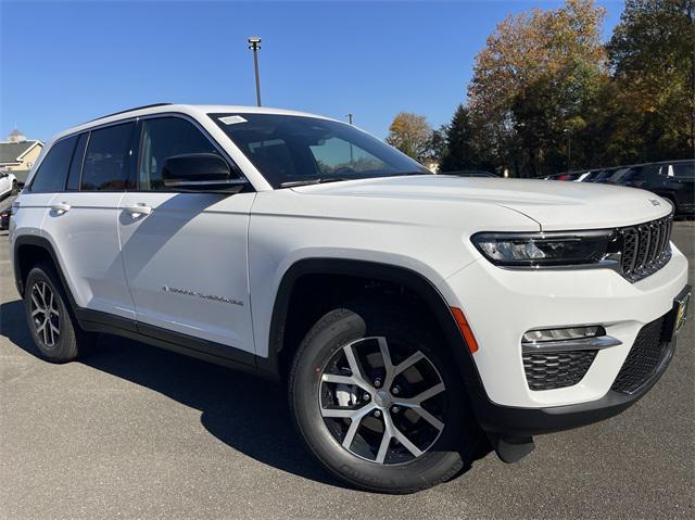 new 2025 Jeep Grand Cherokee car, priced at $47,715