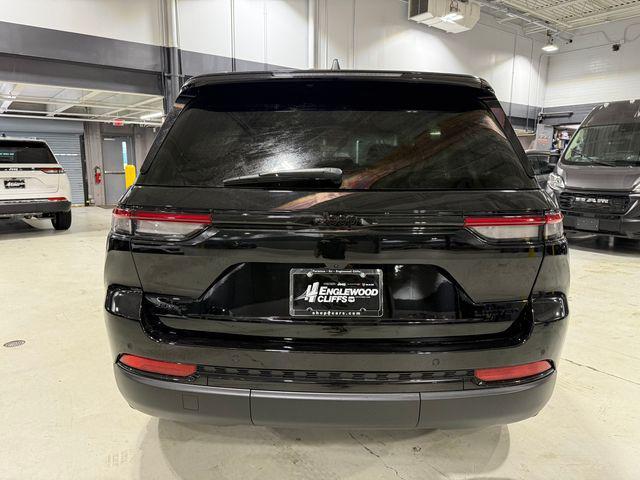 new 2025 Jeep Grand Cherokee car, priced at $49,910