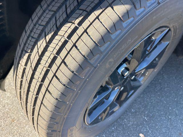 new 2025 Jeep Grand Cherokee car, priced at $43,385