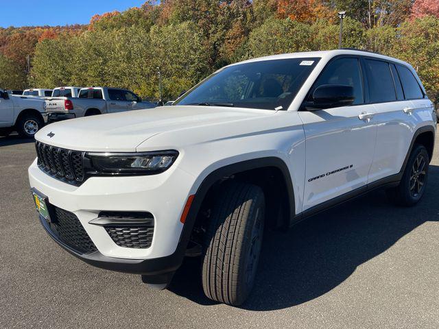 new 2025 Jeep Grand Cherokee car, priced at $43,385