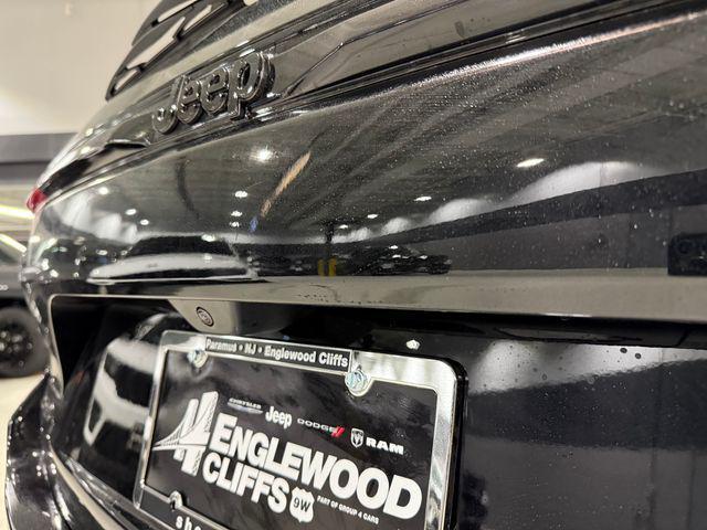 new 2025 Jeep Grand Cherokee car, priced at $49,910