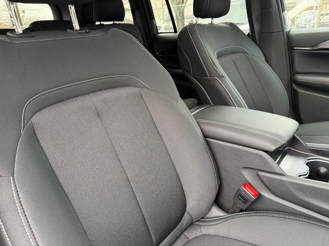 new 2025 Jeep Grand Cherokee car, priced at $40,050