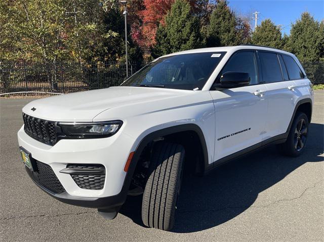 new 2025 Jeep Grand Cherokee car, priced at $42,580