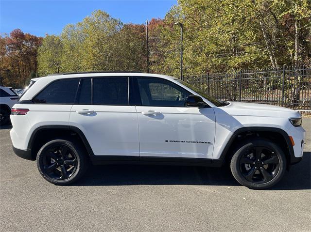 new 2025 Jeep Grand Cherokee car, priced at $42,580