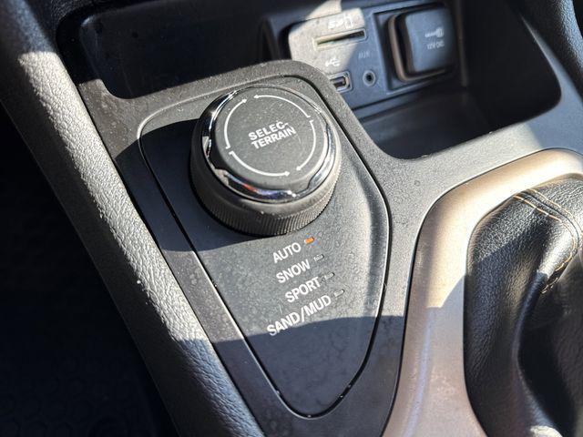 used 2016 Jeep Cherokee car, priced at $10,182