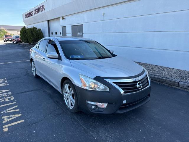 used 2013 Nissan Altima car, priced at $9,401
