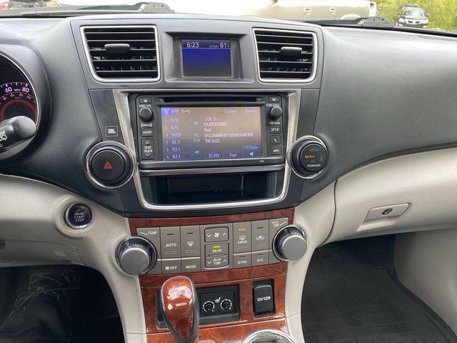used 2013 Toyota Highlander car, priced at $17,504