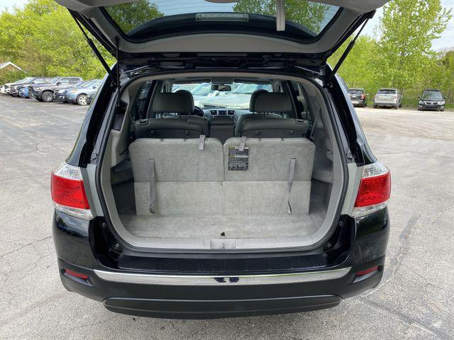 used 2013 Toyota Highlander car, priced at $17,504