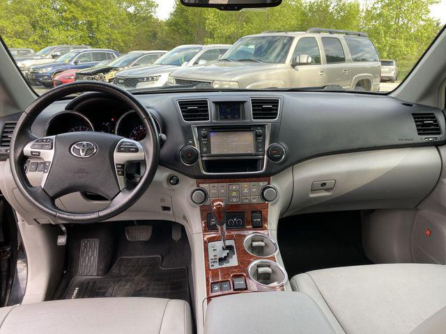 used 2013 Toyota Highlander car, priced at $17,504