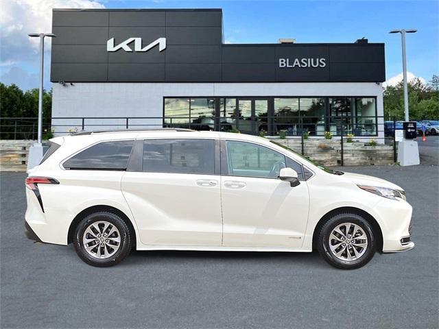 used 2021 Toyota Sienna car, priced at $38,623